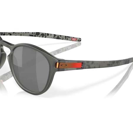 Oakley Latch™ Community Collection