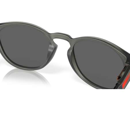 Oakley Latch™ Community Collection